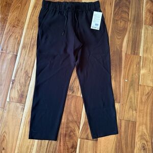 NWT Lululemon On the fly 7/8 pants (Black)